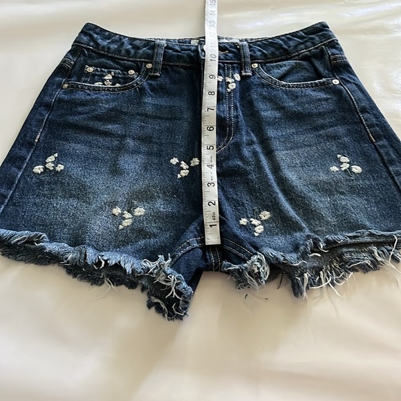 Ban Jara Embroidered Daisies Cut Off High Rise Shorts Size 1/24 - Picture 6 of 16